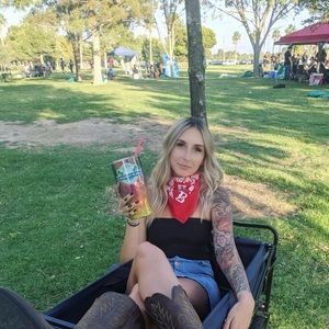 Meet your Posher, Carissa